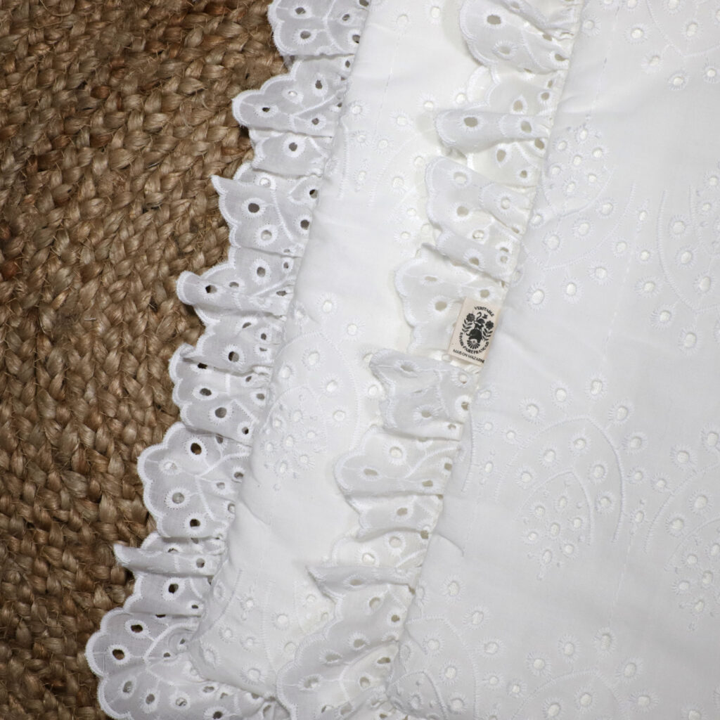 Couverture broderie anglaise Hannah